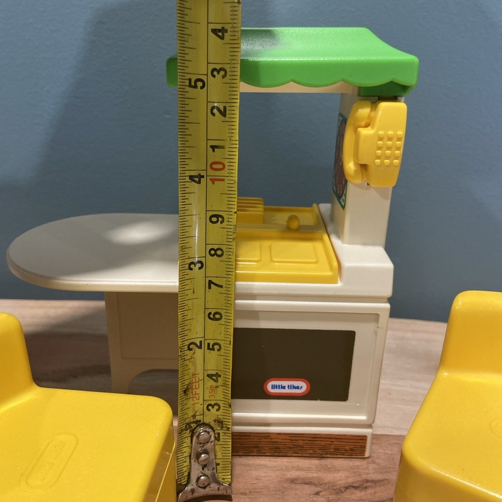 Little Tikes Dollhouse Kitchen Island Stove Oven with 2 Yellow Chairs - Picture 3 of 6